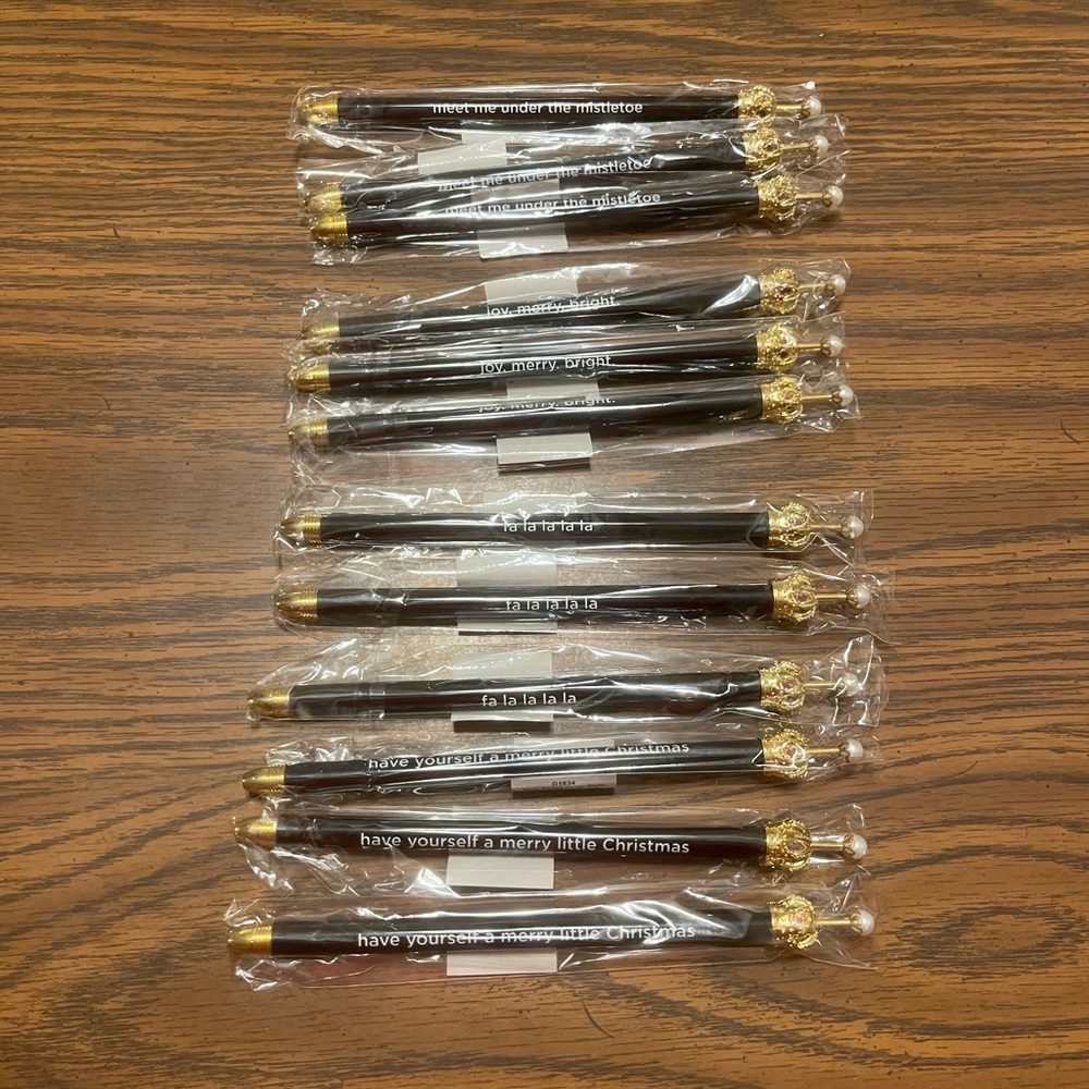 12 NWT Santa Barbara Design Studio Black Pearl Crown Pens with Holiday Sayings